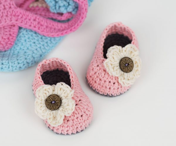 Crochet Baby Booties With Flower