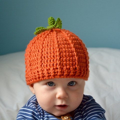Pumpkin Beanie Hat - If you’re in a rush, these free crochet baby hat patterns are perfect for showing how much you really care, without taking a month to complete. #crochetbabyhatpattern #crochethat #crochetpattern #crochetbabybeanie #crochetaddict