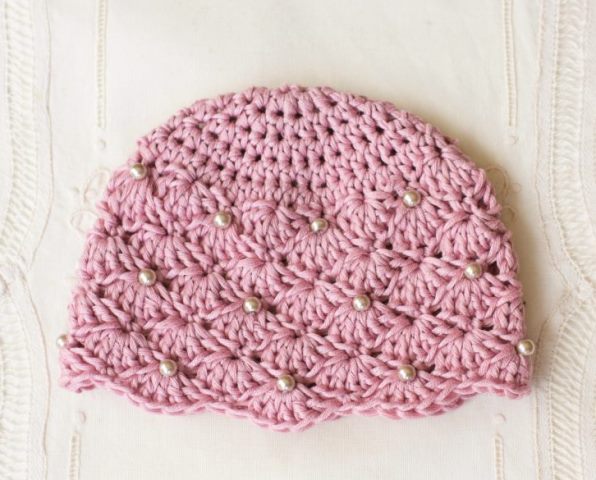 Vintage Pearl Baby Hat - If you’re in a rush, these free crochet baby hat patterns are perfect for showing how much you really care, without taking a month to complete. #crochetbabyhatpattern #crochethat #crochetpattern #crochetbabybeanie #crochetaddict