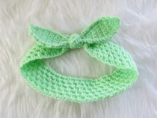 Knot Me Up Headband - This list of unique crochet baby headbands for girls are sweet and simple. You can whip these free crochet patterns up in no time, and there are so many options. #CrochetBabyHeadbands #BabyHeadbandPatterns #FreeCrochetPattern