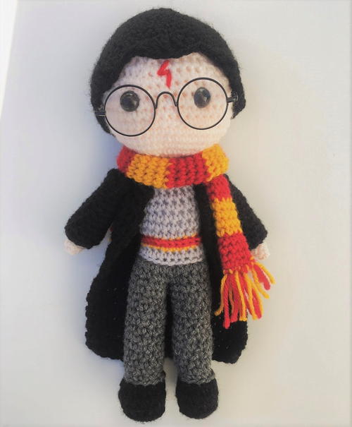 Harry Potter Amigurumi - These free crochet doll patterns are a mix of amigurumi patterns and other techniques. Create your own world with dolls that will take you on a journey. #AmigurumiPatterns #CrochetDollPatterns #FreeCrochetPatterns