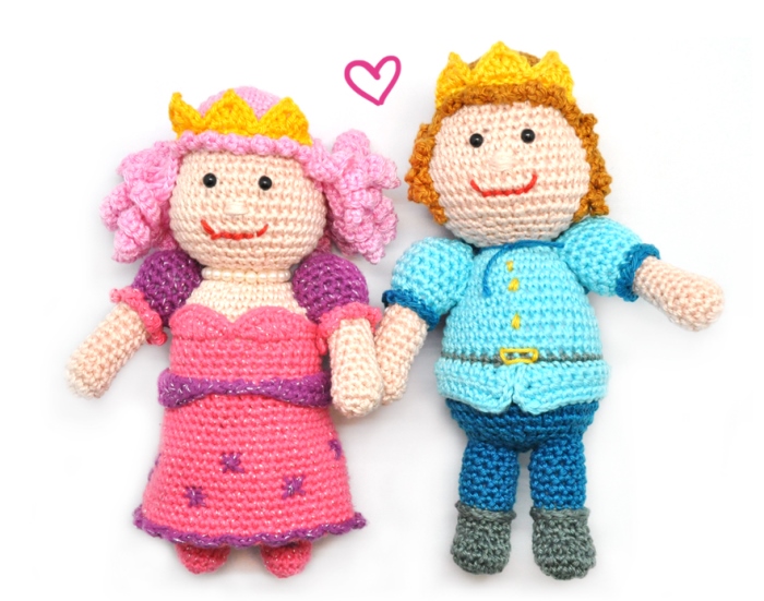 Prince and Princess - These free crochet doll patterns are a mix of amigurumi patterns and other techniques. Create your own world with dolls that will take you on a journey. #AmigurumiPatterns #CrochetDollPatterns #FreeCrochetPatterns