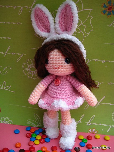Rose Girl Amigurumi - These free crochet doll patterns are a mix of amigurumi patterns and other techniques. Create your own world with dolls that will take you on a journey. #AmigurumiPatterns #CrochetDollPatterns #FreeCrochetPatterns
