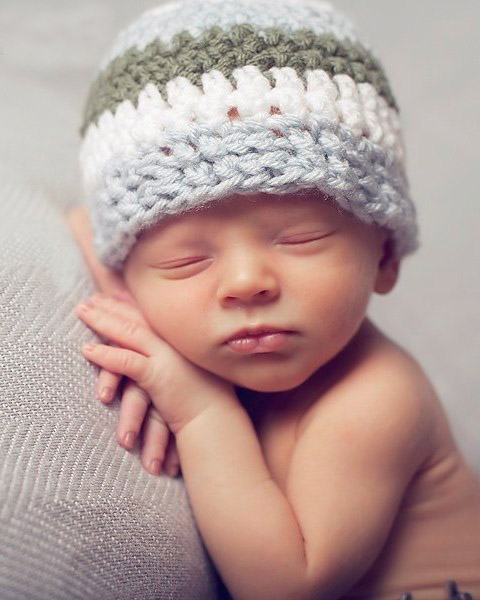 Easy Crochet Hat - These free newborn crochet hat patterns are fun and easy to work on. These baby accessories are so fast to make and anyone can do it. #CrochetBabyHatPatterns #CrochetHatPatterns #CrochetNewbornHats