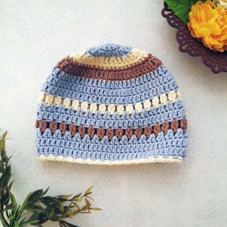 The Creamy Baby Beanie - These free newborn crochet hat patterns are fun and easy to work on. These baby accessories are so fast to make and anyone can do it. #CrochetBabyHatPatterns #CrochetHatPatterns #CrochetNewbornHats