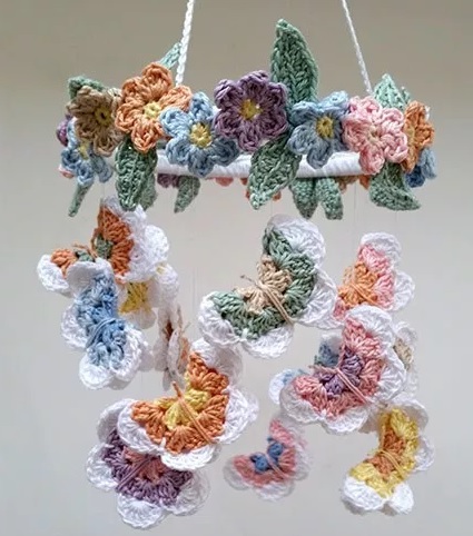Butterfly and Flower Mobile - Crochet baby mobiles are colorful, fun and creative. Grab your hook and your favorite type of yarn, and get started on a baby mobile for someone you know. #CrochetBabyMobiles #CrochetPatterns #FreeCrochetPatterns