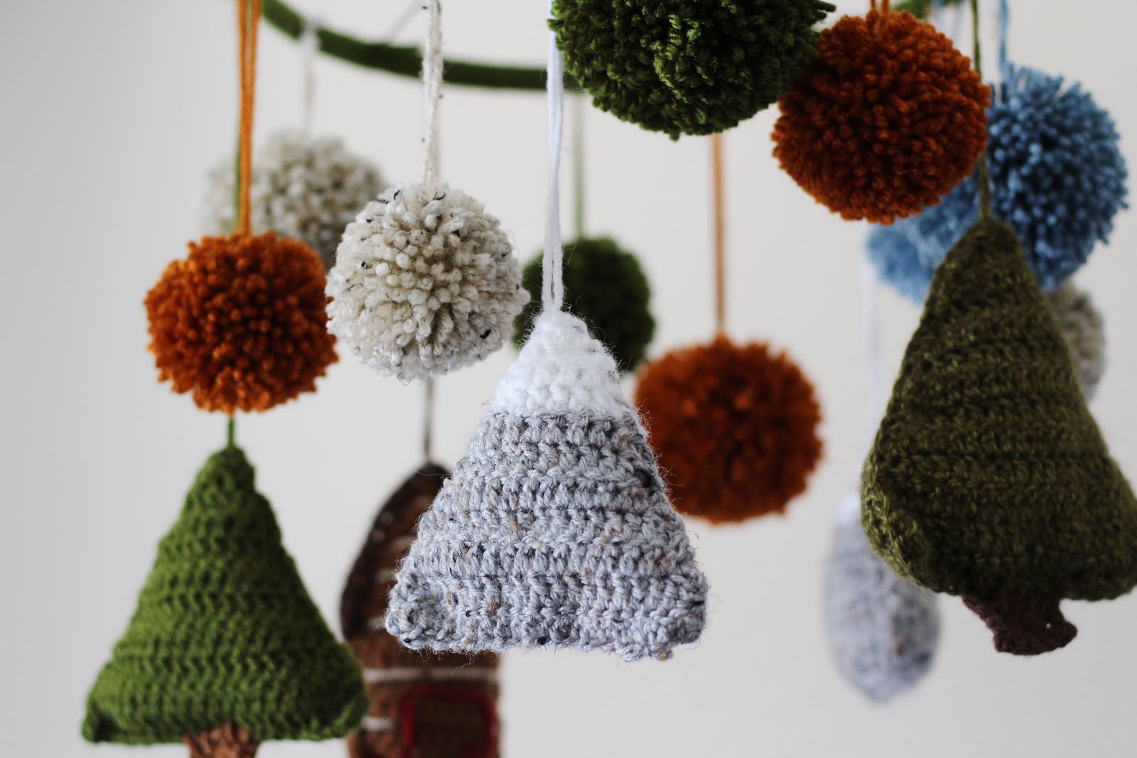 Woodland Baby Mobile - Crochet baby mobiles are colorful, fun and creative. Grab your hook and your favorite type of yarn, and get started on a baby mobile for someone you know. #CrochetBabyMobiles #CrochetPatterns #FreeCrochetPatterns
