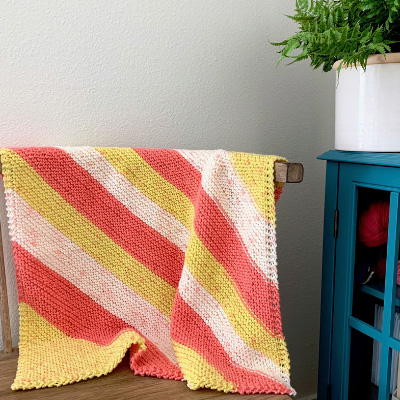 Diagonal Baby Blanket - Each of these baby blanket knitting patterns is suitable for any skill level and is fun to make. The best part is how colorful they all are and how versatile. #BabyBlanketKnittingPatterns #KnitBabyBlankets #FreeKnitPatterns
