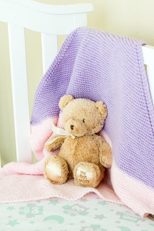 Duo-Tone Baby Blanket - Each of these baby blanket knitting patterns is suitable for any skill level and is fun to make. The best part is how colorful they all are and how versatile. #BabyBlanketKnittingPatterns #KnitBabyBlankets #FreeKnitPatterns