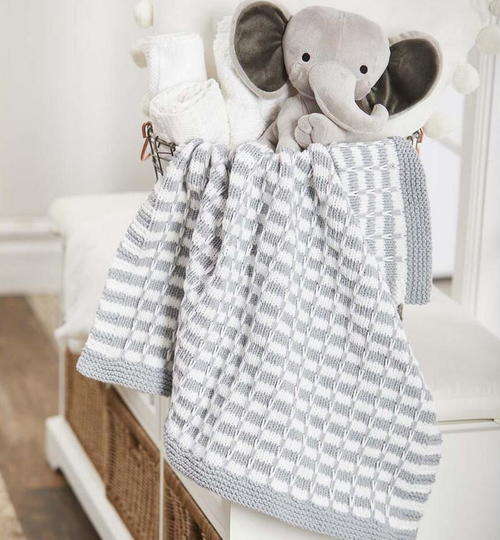 Lincoln Easy Knit Baby Blanket - Each of these baby blanket knitting patterns is suitable for any skill level and is fun to make. The best part is how colorful they all are and how versatile. #BabyBlanketKnittingPatterns #KnitBabyBlankets #FreeKnitPatterns