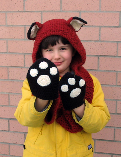 Fox Scoodie with Pockets  - These hooded free crochet scarf patterns are excellent alternatives to full-blown costumes when your kid is not into that kind of thing. #freecrochetscarfpatterns #crochetscarf 