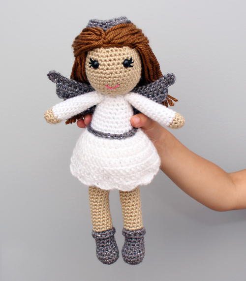 Angel Amigurumi - Fill this holiday season with crochet toy projects that will fill your home with more joy than ever before. #crochettoys #christmastoys #crochetamigurumi