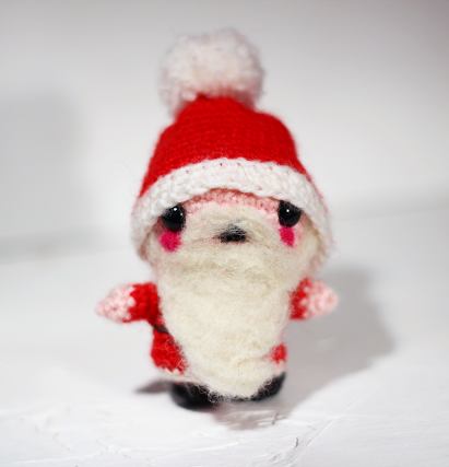 Crochet Santa Claus - Fill this holiday season with crochet toy projects that will fill your home with more joy than ever before. #crochettoys #christmastoys #crochetamigurumi