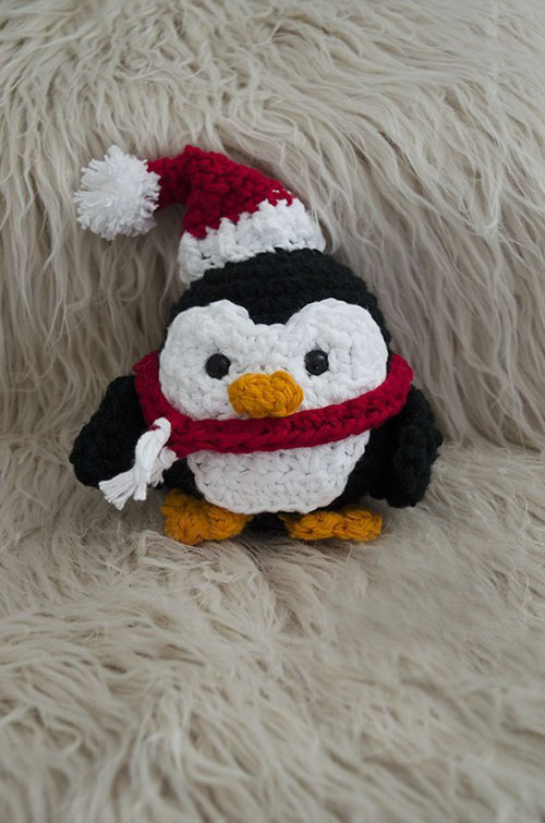 Stuffy The Christmas Penguin - Fill this holiday season with crochet toy projects that will fill your home with more joy than ever before. #crochettoys #christmastoys #crochetamigurumi