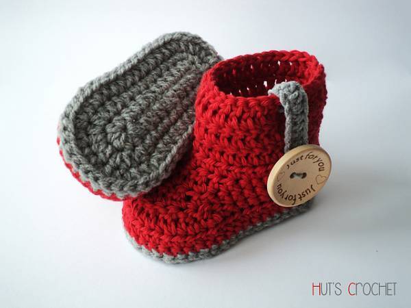 Hut's Amore Baby Boots - One way you can show your love for kids this Valentine’s is by crocheting these simple crochet patterns. #simplecrochetpatterns #crochetpatterns #kidscrochetpatterns