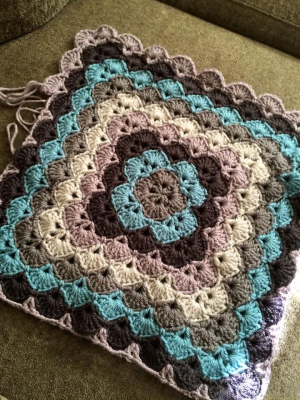 soft and snuggly shells crochet blanket