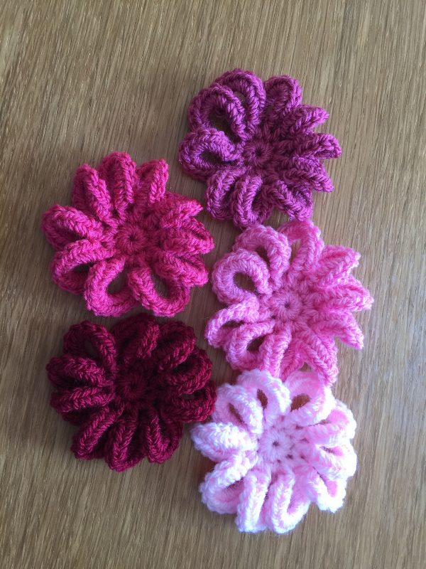 crochet loopy flowers