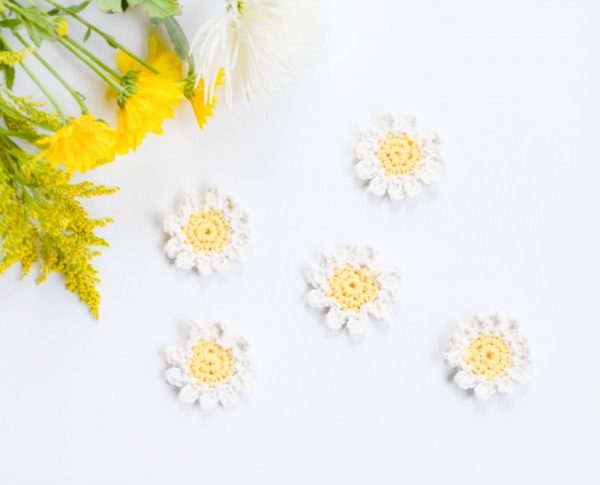daisy crochet flowers with real flowers